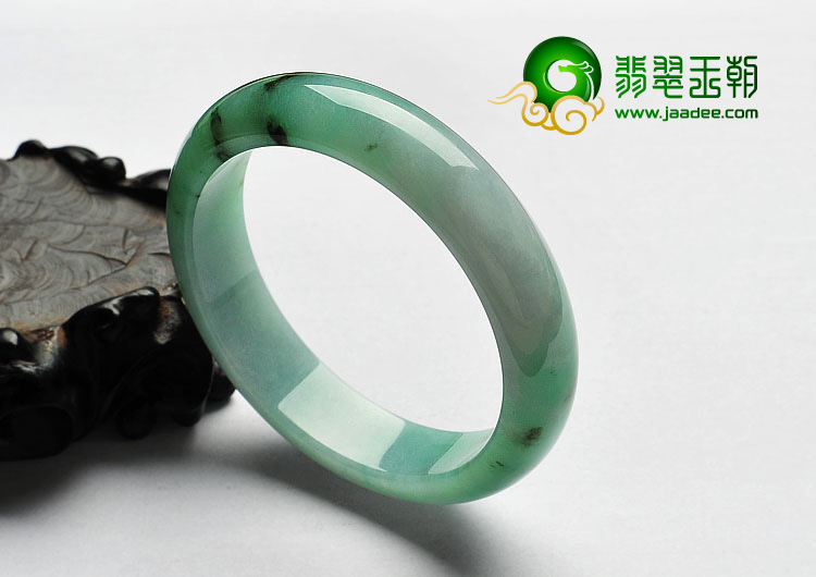 糯冰种淡翠色缅甸翡翠A货手镯（56mm）