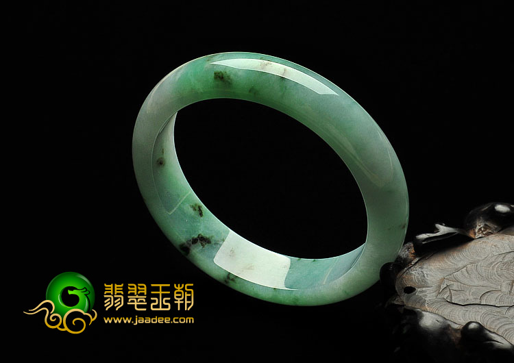糯冰种淡翠色缅甸翡翠A货手镯（56mm）