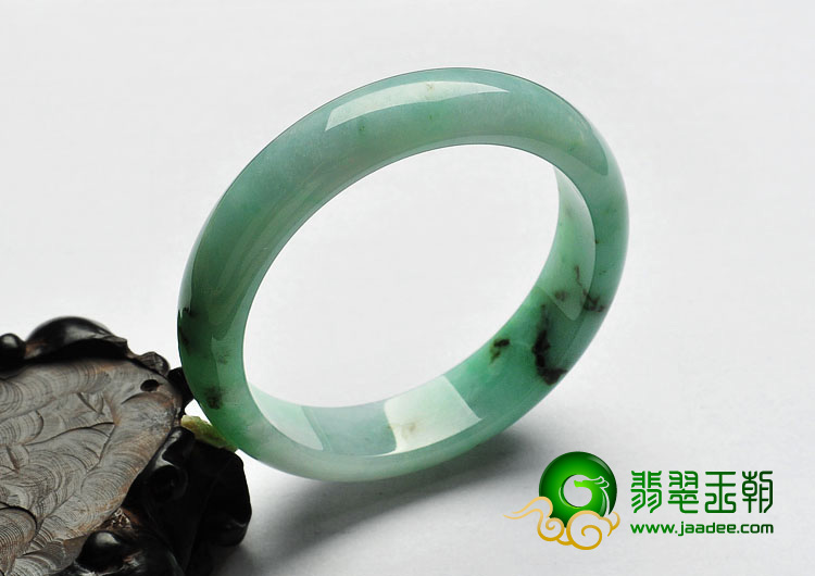 糯冰种淡翠色缅甸翡翠A货手镯（56mm）