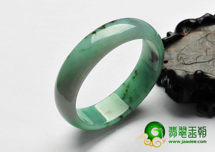 feicui糯冰种淡翠色缅甸翡翠A货贵妃镯（56mm-49.1mm）