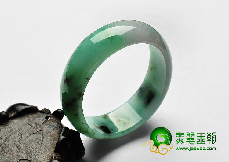 feicui糯冰种淡翠色缅甸翡翠A货贵妃镯（56mm-49.1mm）