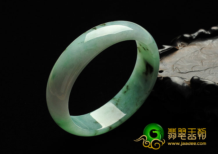 feicui糯冰种淡翠色缅甸翡翠A货贵妃镯（56mm-49.1mm）