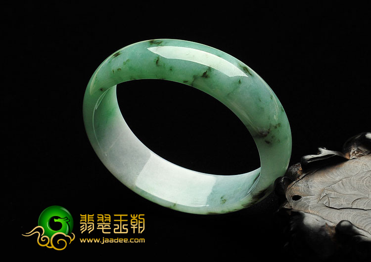 feicui糯冰种淡翠色缅甸翡翠A货贵妃镯（56mm-49.1mm）