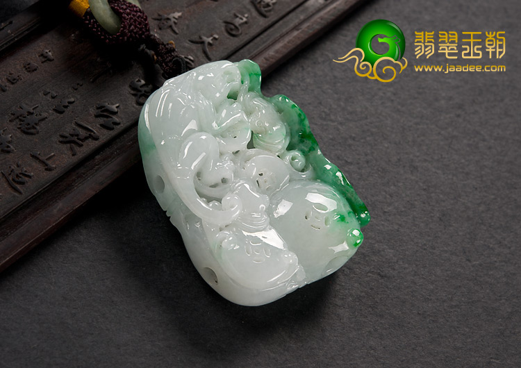 糯冰种翠色缅甸翡翠A货今非昔比挂件