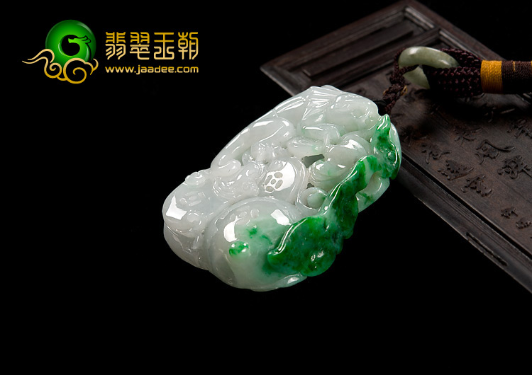 糯冰种翠色缅甸翡翠A货今非昔比挂件
