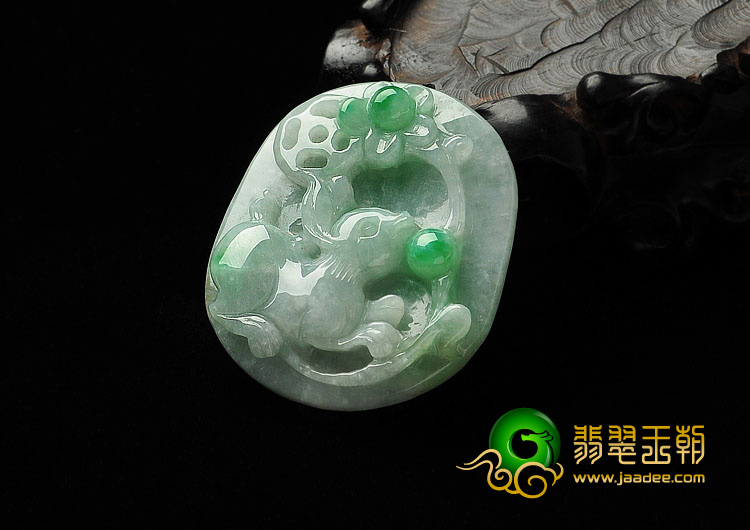 糯冰种飘翠缅甸翡翠A货玉兔挂件