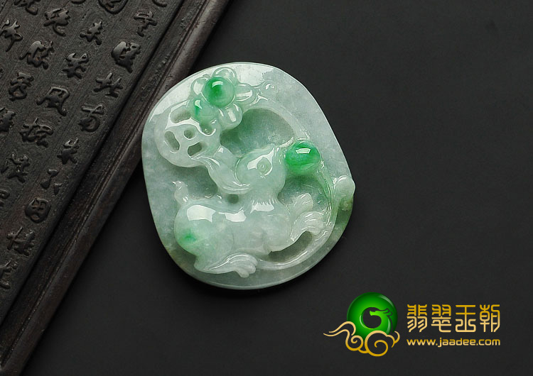 糯冰种飘翠缅甸翡翠A货玉兔挂件