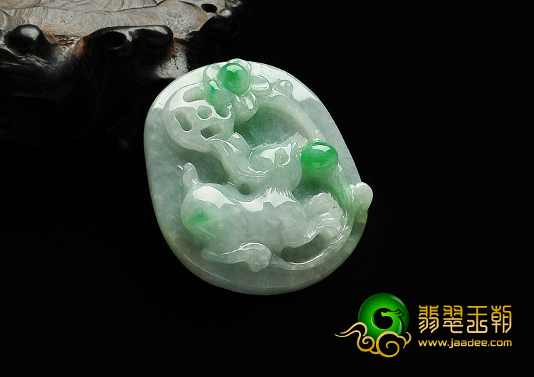 糯冰种飘翠缅甸翡翠A货玉兔挂件