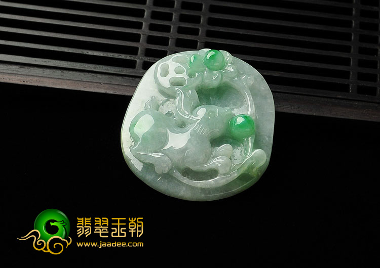 糯冰种飘翠缅甸翡翠A货玉兔挂件