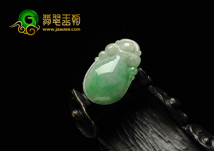 糯冰种飘翠缅甸翡翠A货花瓶挂件