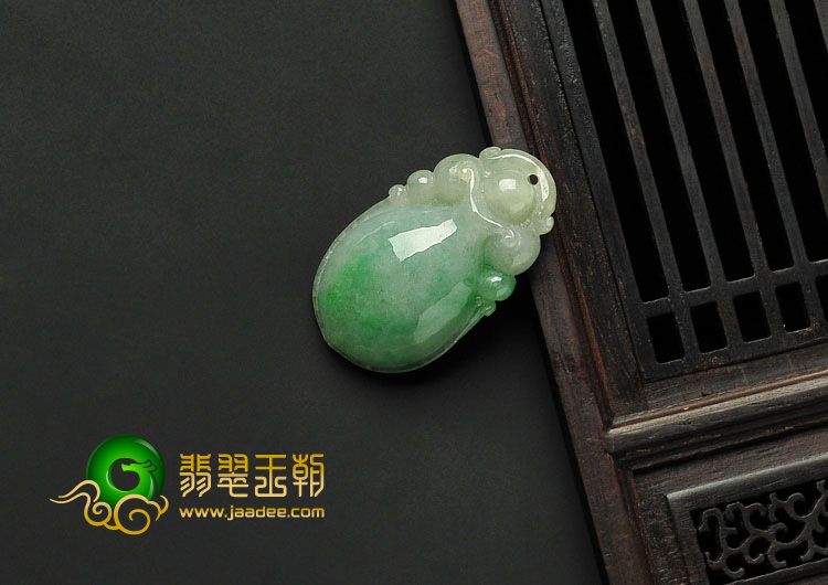糯冰种飘翠缅甸翡翠A货花瓶挂件