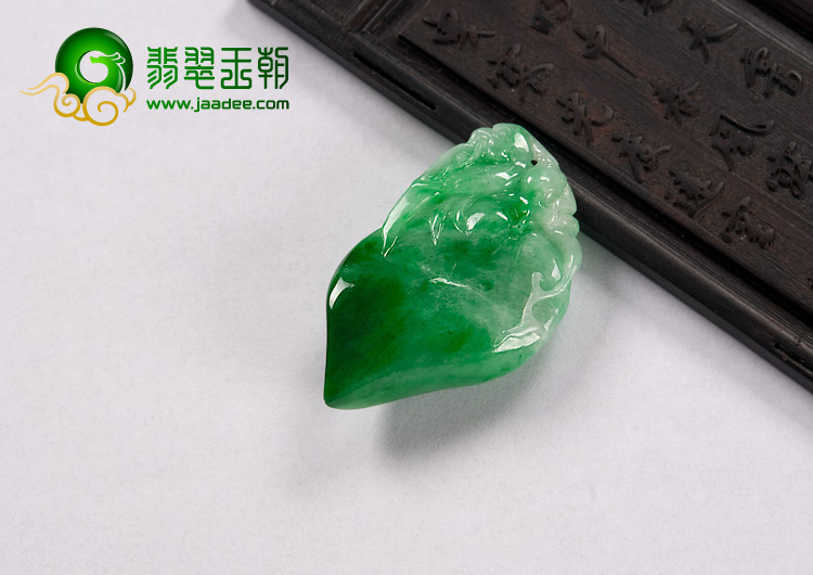 糯冰种阳绿缅甸翡翠A货寿桃挂件