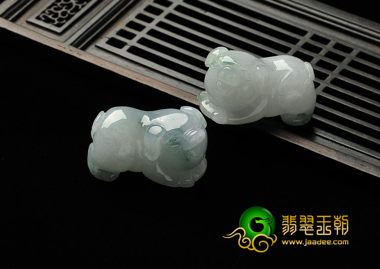 糯冰种飘花缅甸翡翠A货发财猪挂件（一对）