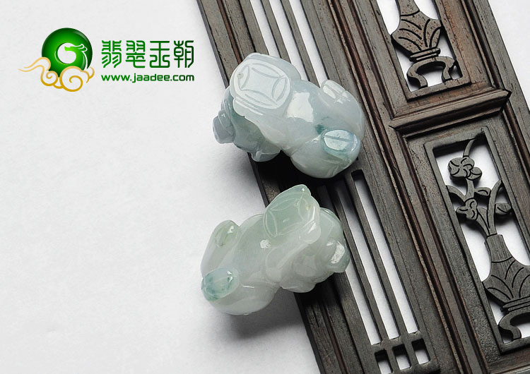 糯冰种飘花缅甸翡翠A货发财猪挂件（一对）