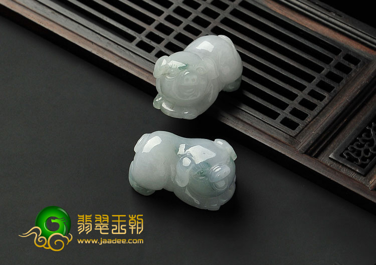 糯冰种飘花缅甸翡翠A货发财猪挂件（一对）