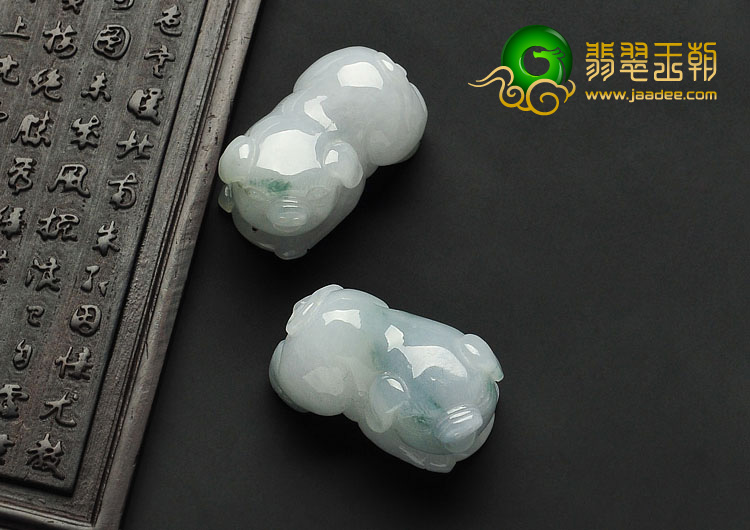糯冰种飘花缅甸翡翠A货发财猪挂件（一对）
