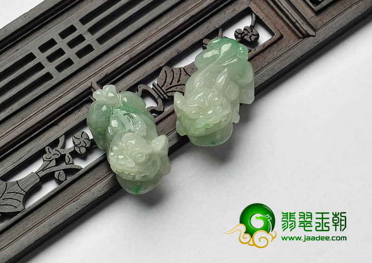 糯冰种飘翠缅甸翡翠A货貔貅挂件（一对）