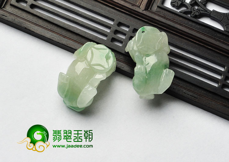 糯冰种飘翠缅甸翡翠A货貔貅挂件（一对）