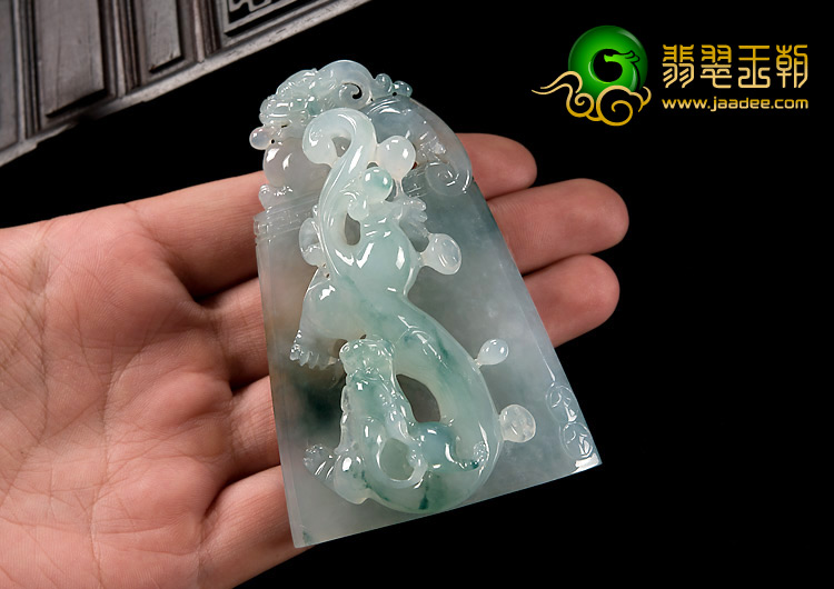 冰种飘花略带黄翡缅甸翡翠A货仿古龙牌挂件