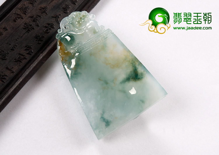 冰种飘花略带黄翡缅甸翡翠A货仿古龙牌挂件