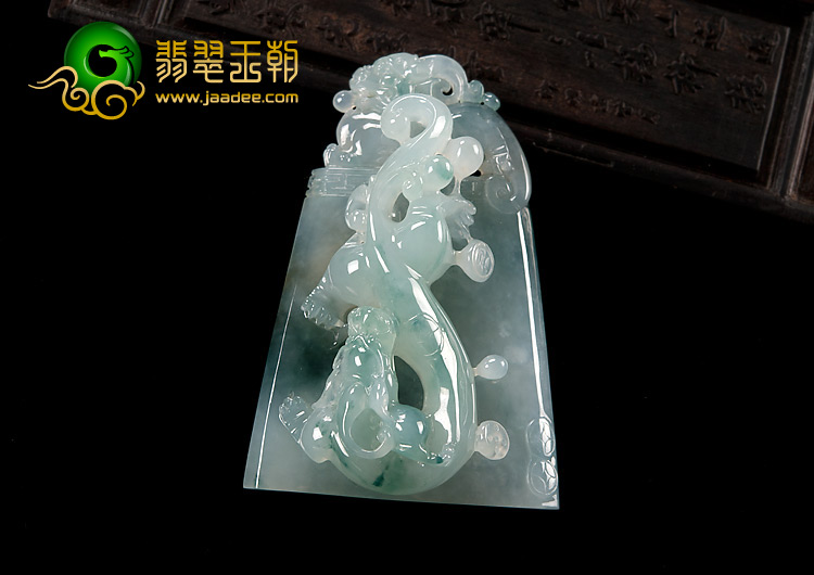 冰种飘花略带黄翡缅甸翡翠A货仿古龙牌挂件