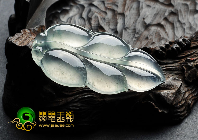 冰玻种淡晴水略飘花缅甸翡翠A货叶子挂件