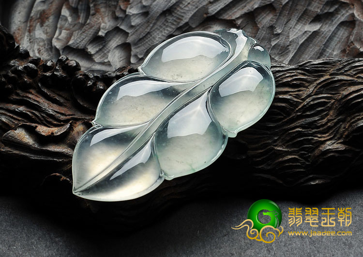 冰玻种淡晴水略飘花缅甸翡翠A货叶子挂件