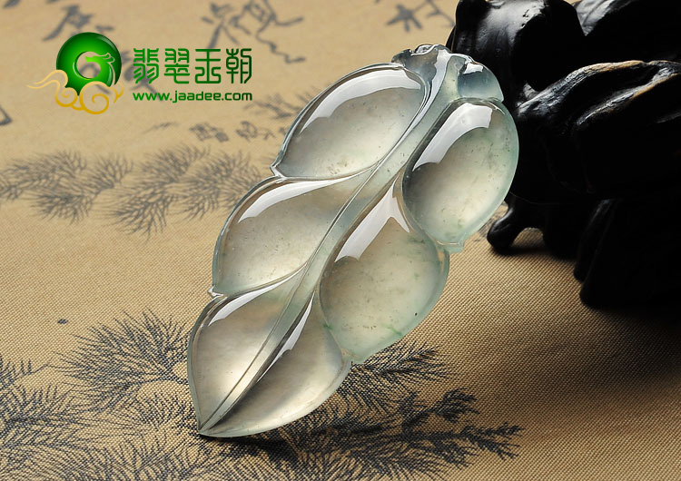 冰玻种淡晴水略飘花缅甸翡翠A货叶子挂件