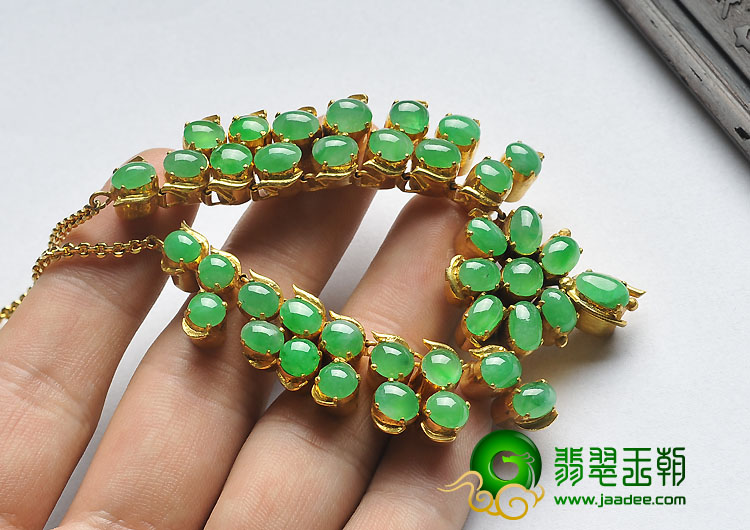 冰种阳绿缅甸翡翠A货项链面