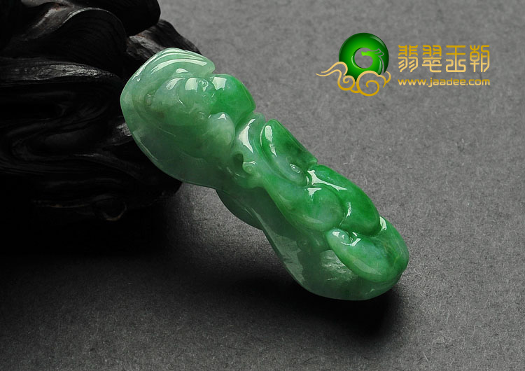 糯冰种翠色缅甸翡翠A货龙钩挂件