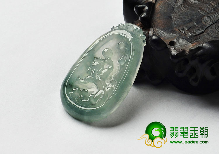 冰种晴水缅甸翡翠A货龙牌挂件