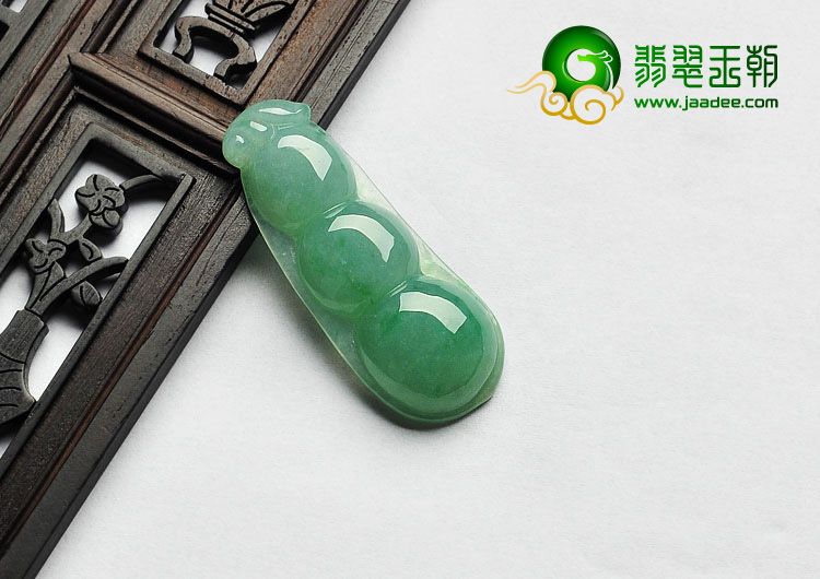 feicui糯冰种豆色缅甸翡翠A货四季豆挂件