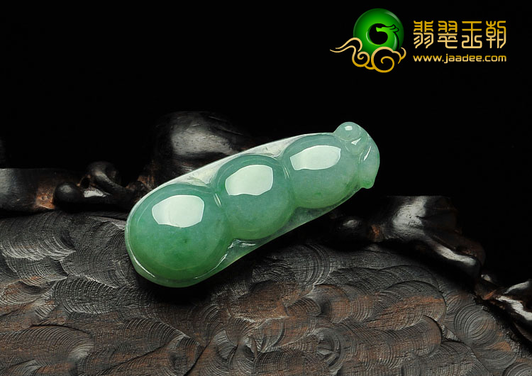 feicui糯冰种豆色缅甸翡翠A货四季豆挂件