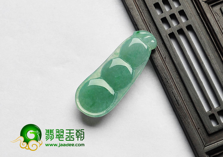 feicui糯冰种豆色缅甸翡翠A货四季豆挂件