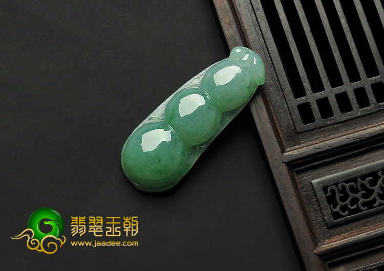 feicui糯冰种豆色缅甸翡翠A货四季豆挂件