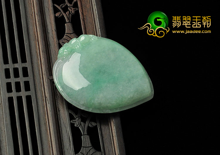 糯冰种飘翠缅甸翡翠A货寿桃挂件