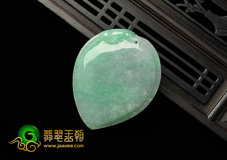 糯冰种飘翠缅甸翡翠A货寿桃挂件