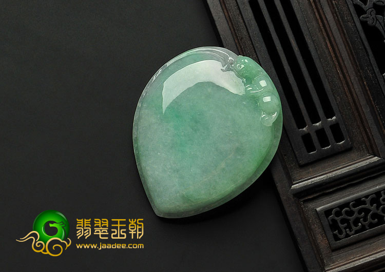 糯冰种飘翠缅甸翡翠A货寿桃挂件