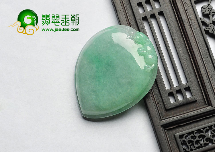 糯冰种飘翠缅甸翡翠A货寿桃挂件