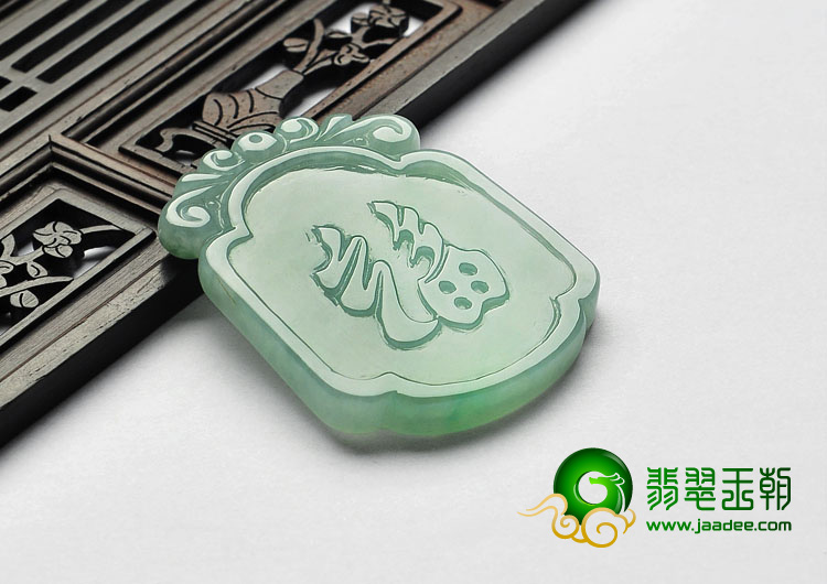 糯冰种晴水缅甸翡翠A货马牌挂件