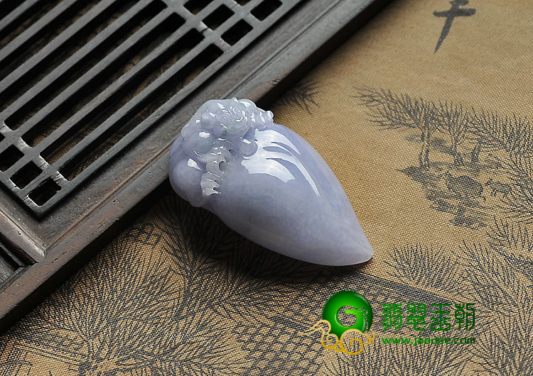 糯冰种紫罗兰略飘花缅甸翡翠A货貔貅寿桃挂件