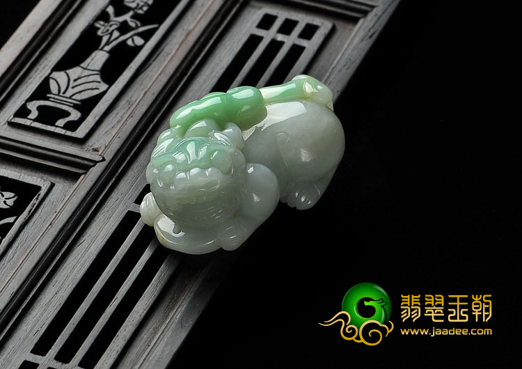 糯冰种三彩缅甸翡翠A货貔貅挂件