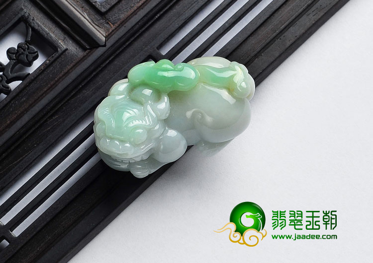 糯冰种三彩缅甸翡翠A货貔貅挂件