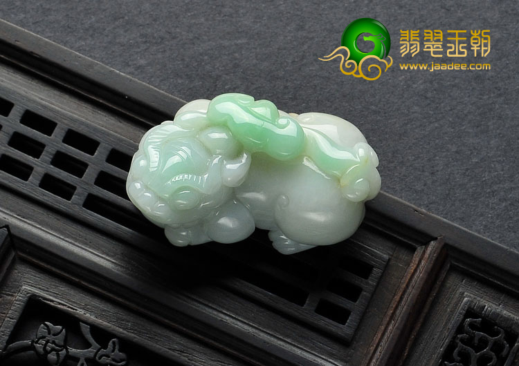 糯冰种三彩缅甸翡翠A货貔貅挂件