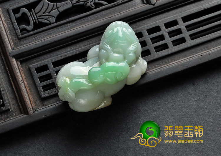 糯冰种三彩缅甸翡翠A货貔貅挂件