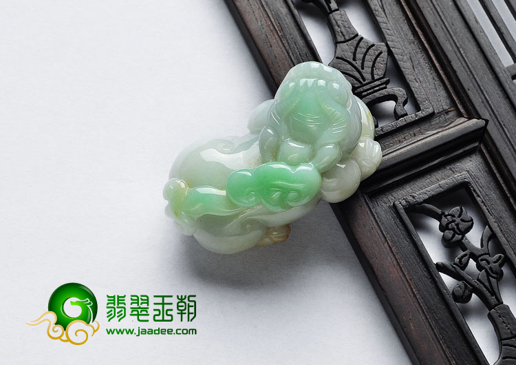 糯冰种三彩缅甸翡翠A货貔貅挂件