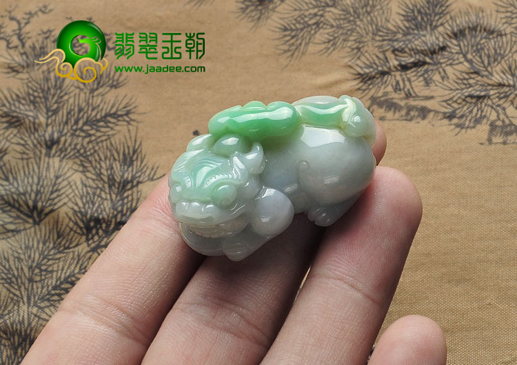 糯冰种三彩缅甸翡翠A货貔貅挂件