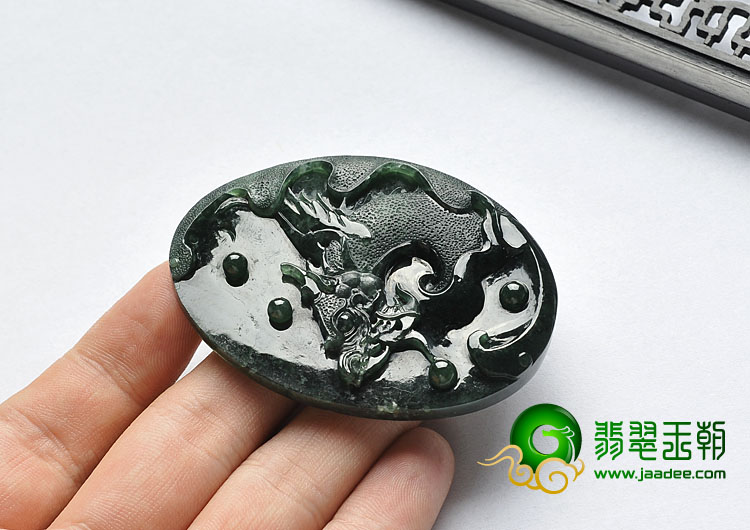 冰种墨翠缅甸翡翠A货龙牌挂件