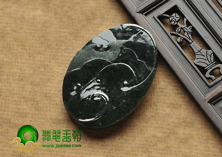 冰种墨翠缅甸翡翠A货龙牌挂件