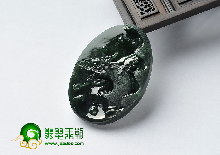冰种墨翠缅甸翡翠A货龙牌挂件